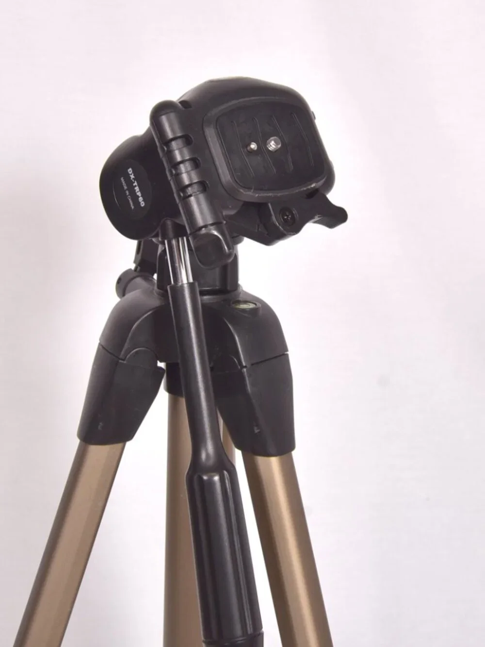 Dynex DX-TRP60 Camera Tripod with Pan Tilt Head Adjustable Aluminum Legs